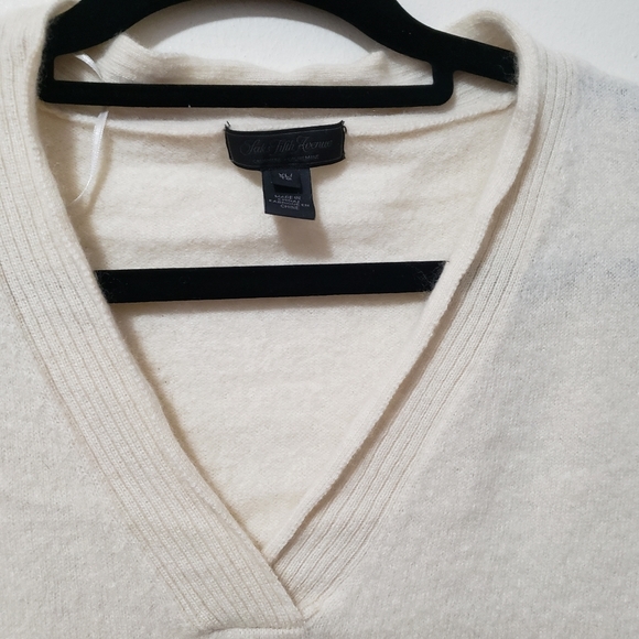 Saks Fifth Avenue Cashmere Short Sleeve V-neck Sweater - Picture 6 of 14